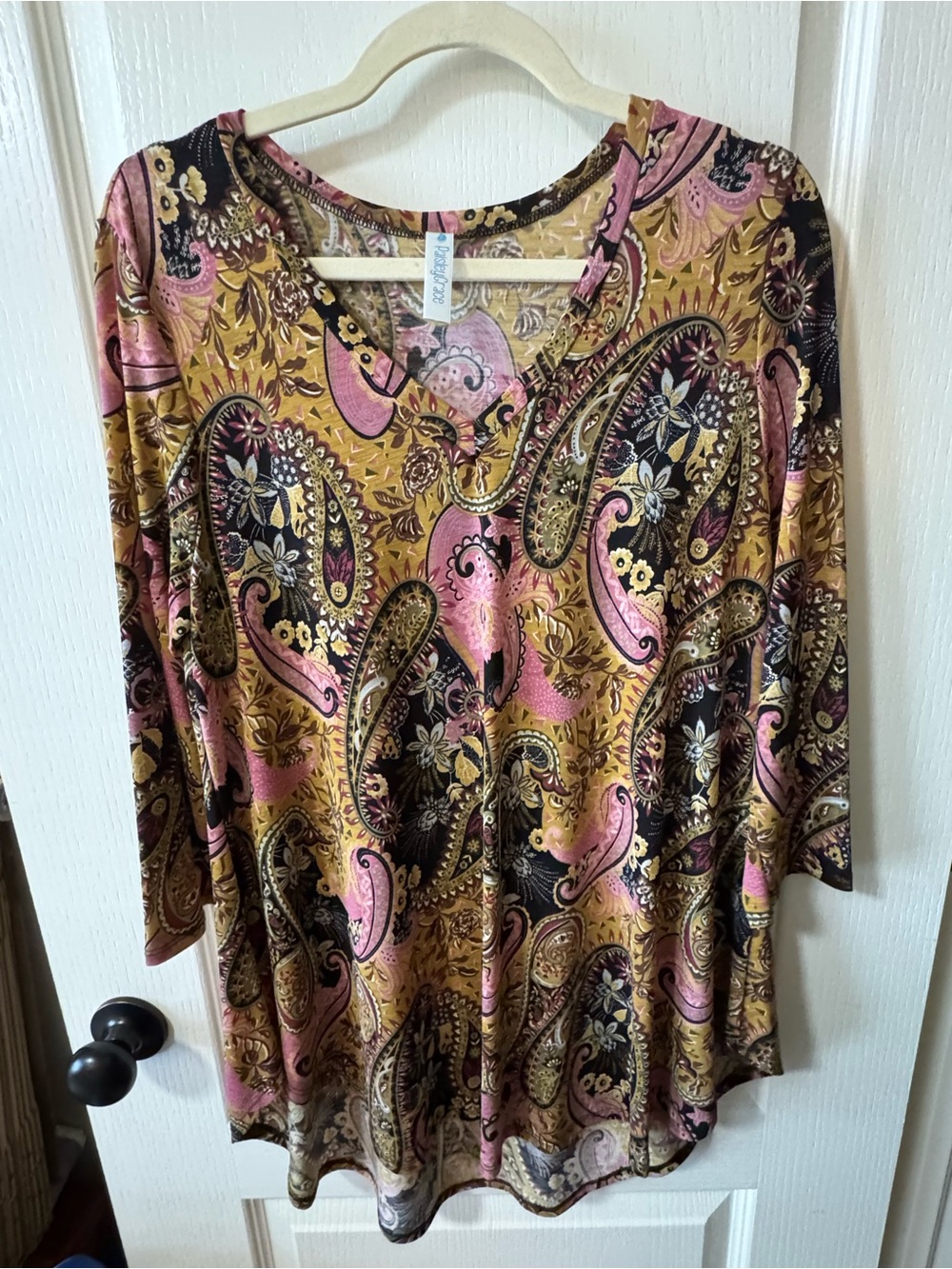 Paisley & Grace Gold Pink Paisley Print V-Neck Tunic Top Large